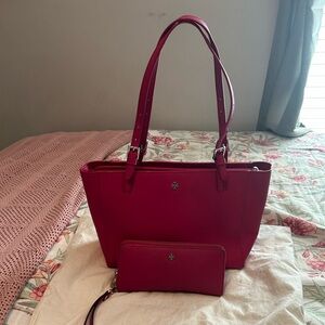 Tory Burch Fuchia Tote Bag with Structured Design